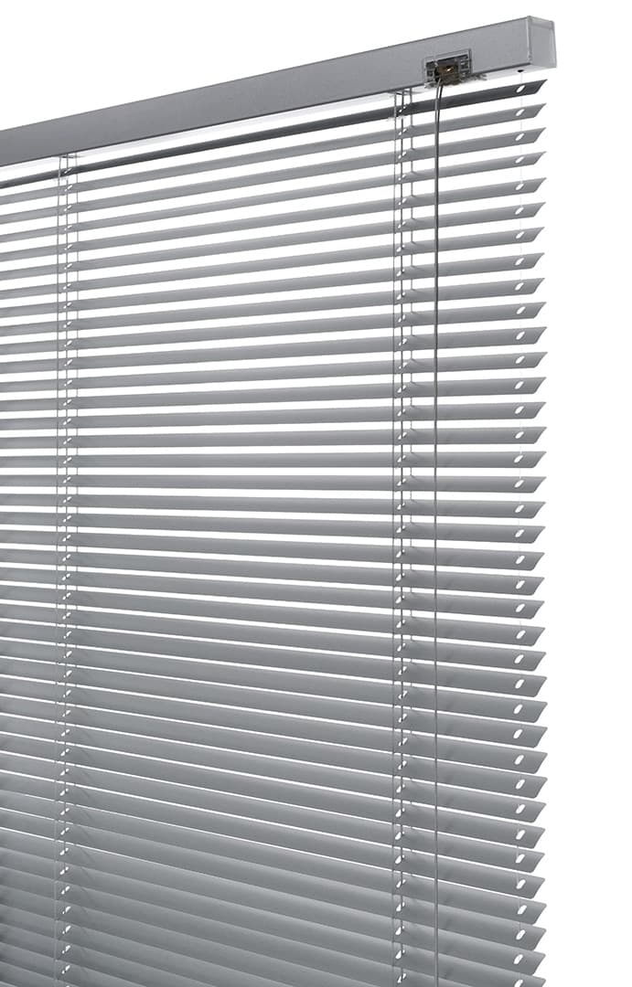Aluminium jaloezieën in moderne keuken